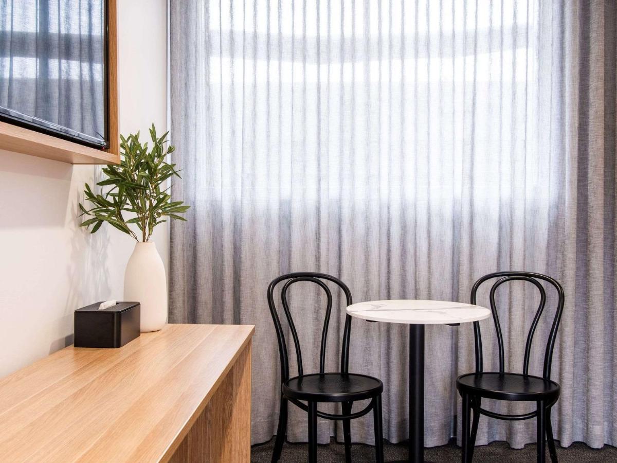 מודגי The Clairfield Hotel מראה חיצוני תמונה