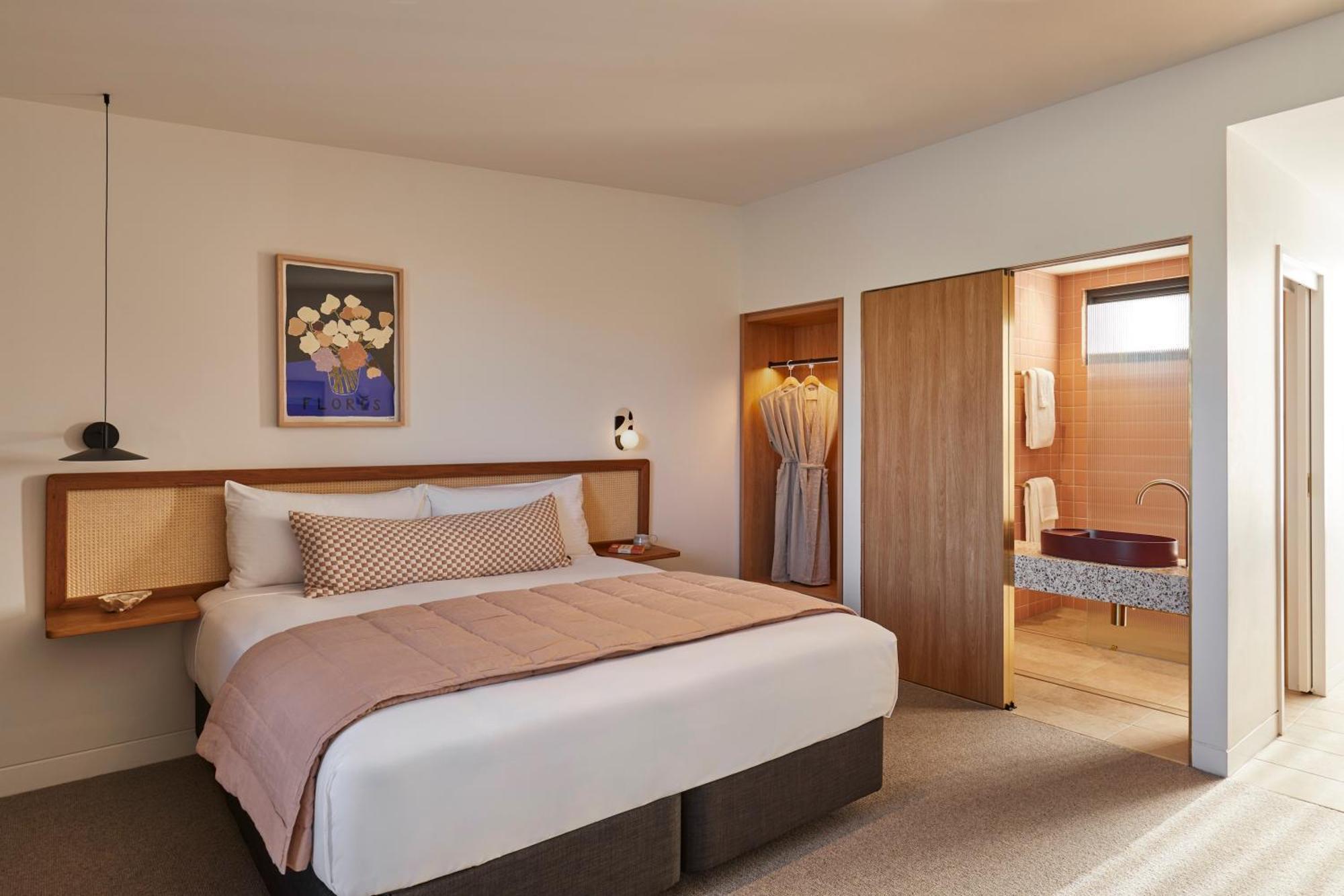 מודגי The Clairfield Hotel מראה חיצוני תמונה