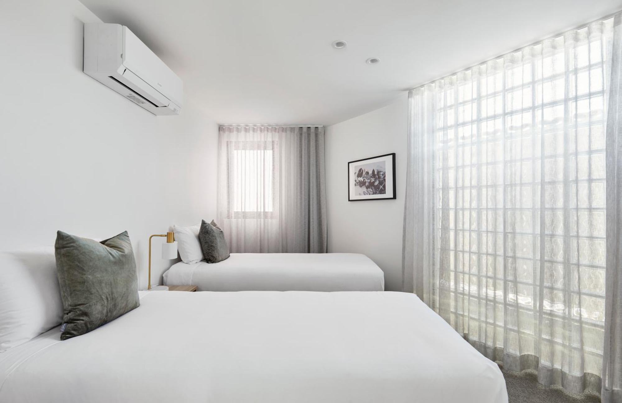 מודגי The Clairfield Hotel מראה חיצוני תמונה