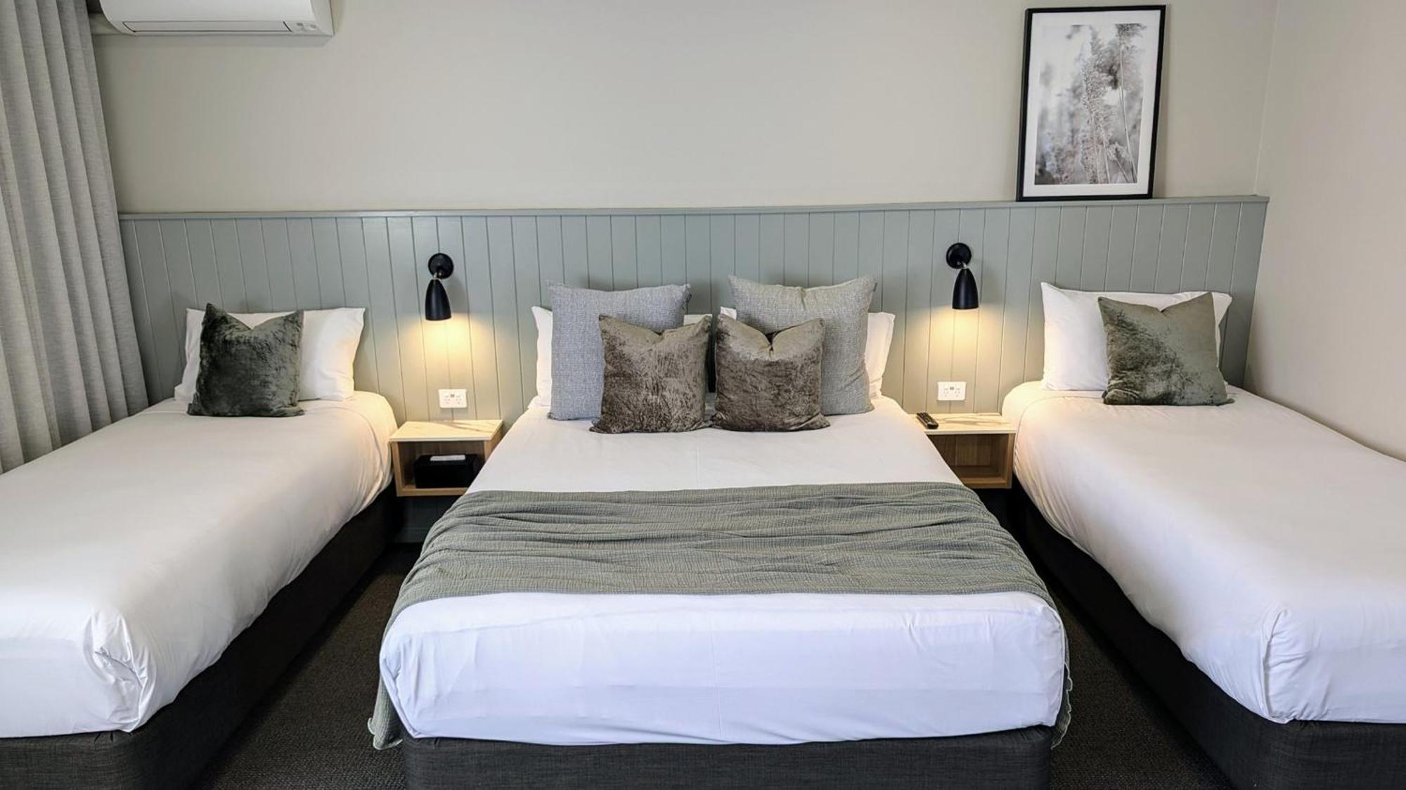 מודגי The Clairfield Hotel מראה חיצוני תמונה